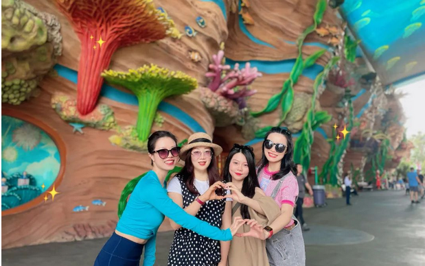 港豐集團(tuán)員工合影