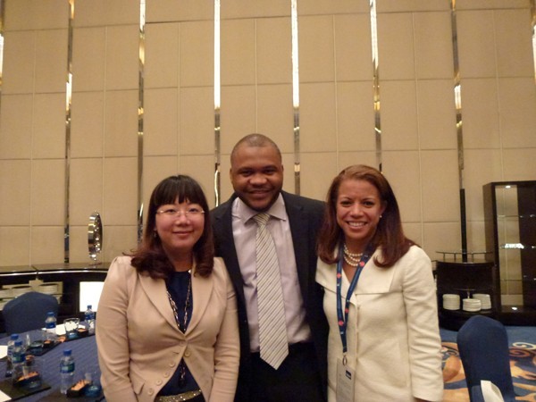 港豐集團(tuán)創(chuàng)辦人 魏曉嶸Wendy Wei在2012中國(guó)離岸金融峰會(huì)上做現(xiàn)場(chǎng)主題演講