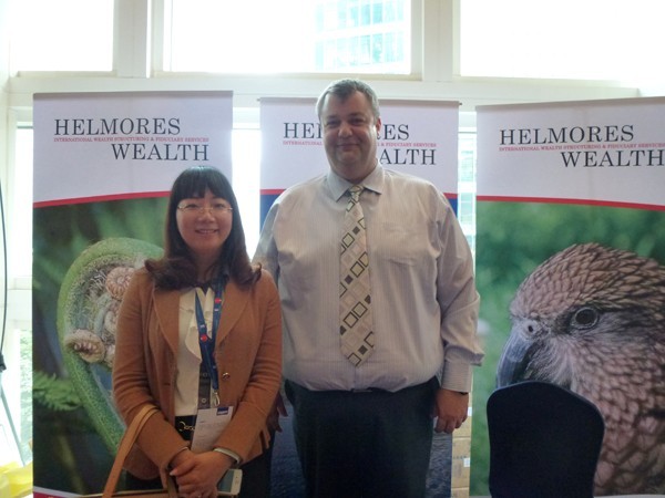 港豐集團(tuán)創(chuàng)辦人 魏曉嶸Wendy Wei在2012中國(guó)離岸金融峰會(huì)上做現(xiàn)場(chǎng)主題演講